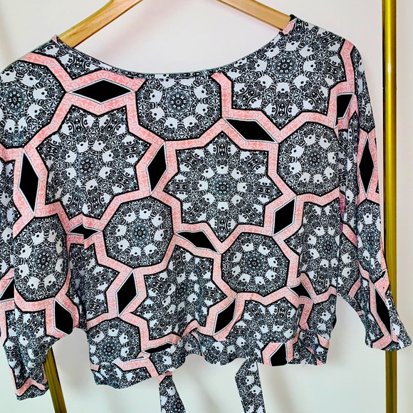 Crop Top - Picture 1 of 3